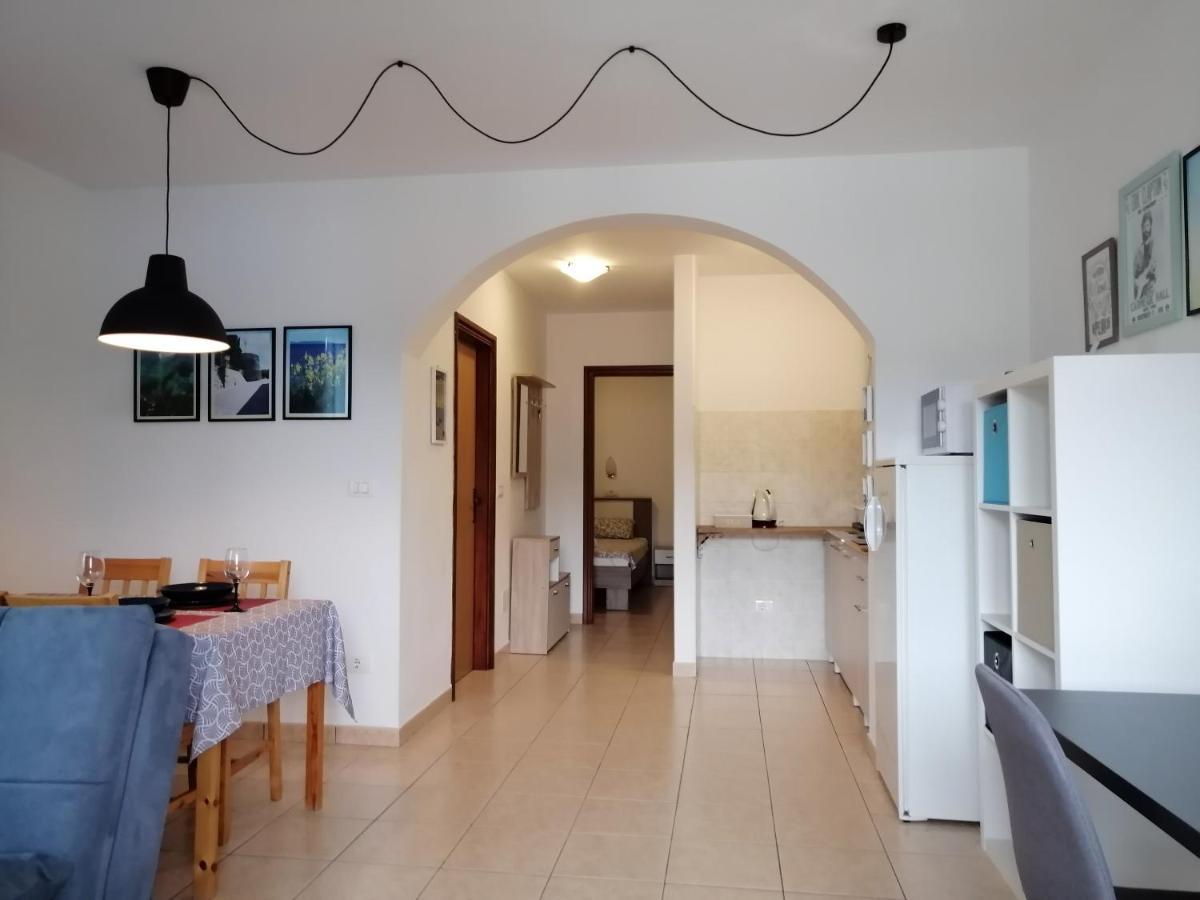 Apartment Layla - Intermezzo With Sea View In Center Of Рабац Екстериор снимка
