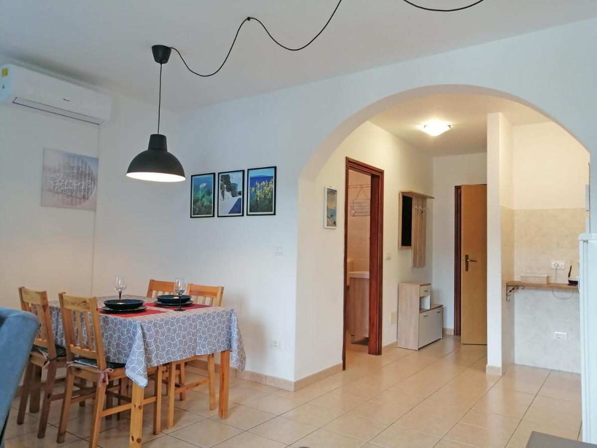 Apartment Layla - Intermezzo With Sea View In Center Of Рабац Екстериор снимка