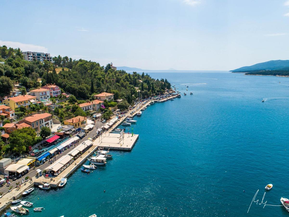 Apartment Layla - Intermezzo With Sea View In Center Of Рабац Екстериор снимка