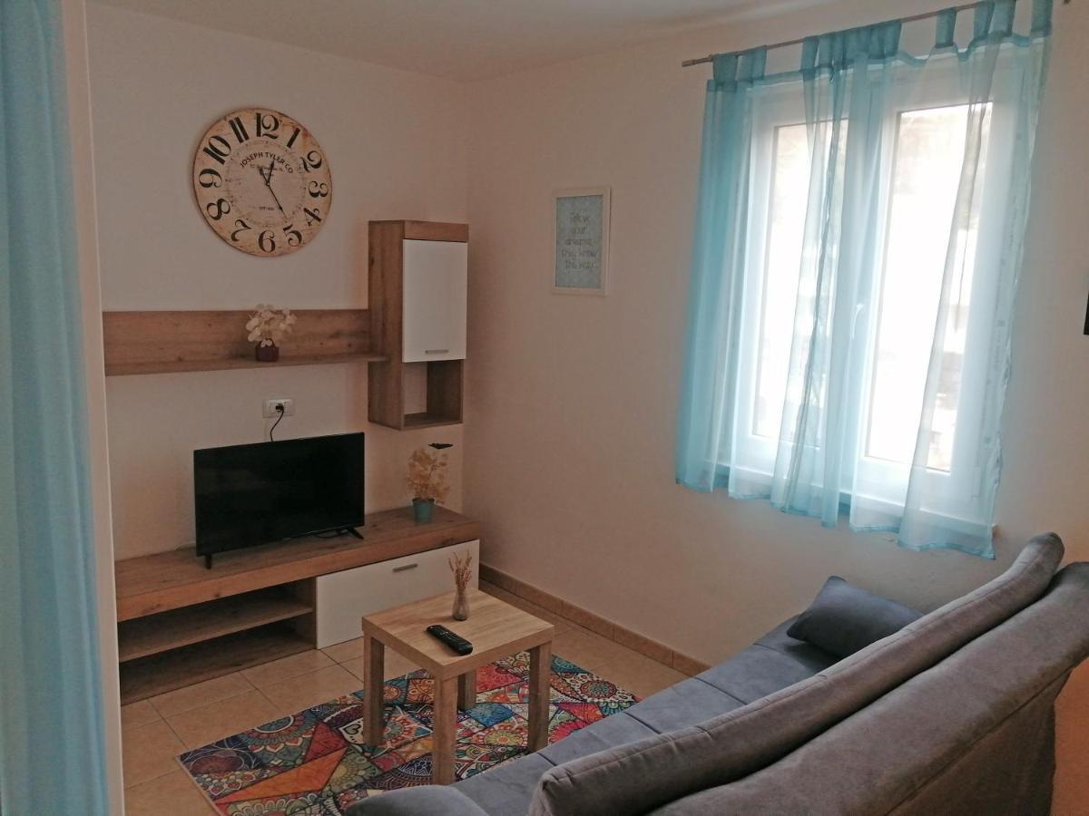 Apartment Layla - Intermezzo With Sea View In Center Of Рабац Екстериор снимка
