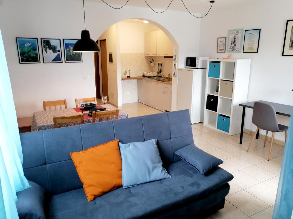 Apartment Layla - Intermezzo With Sea View In Center Of Рабац Екстериор снимка