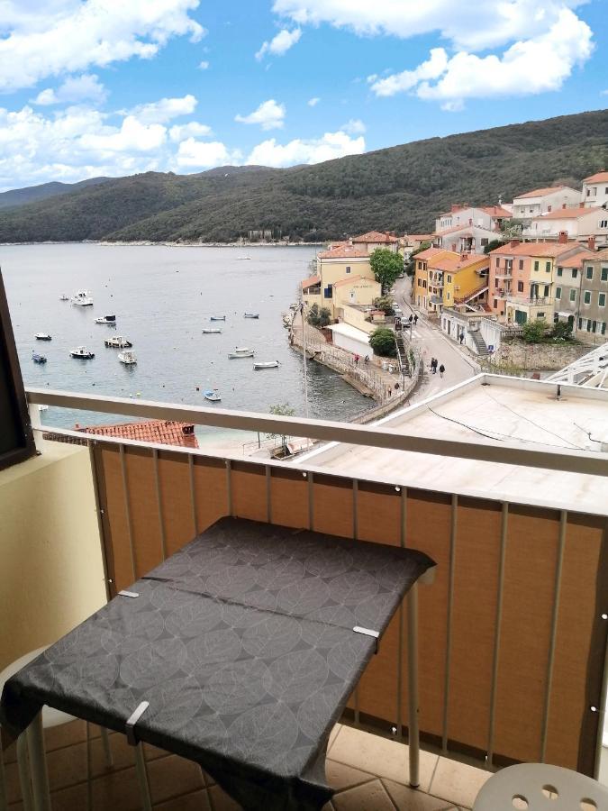 Apartment Layla - Intermezzo With Sea View In Center Of Рабац Екстериор снимка