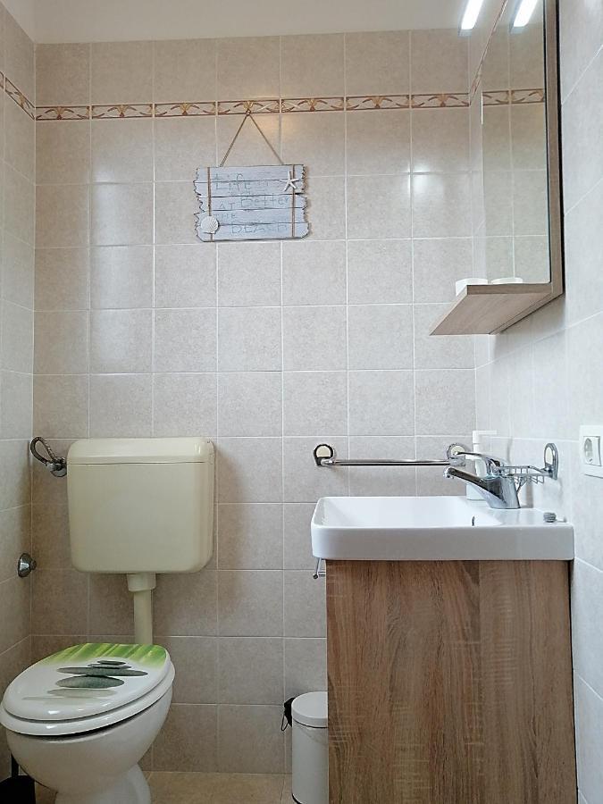 Apartment Layla - Intermezzo With Sea View In Center Of Рабац Екстериор снимка